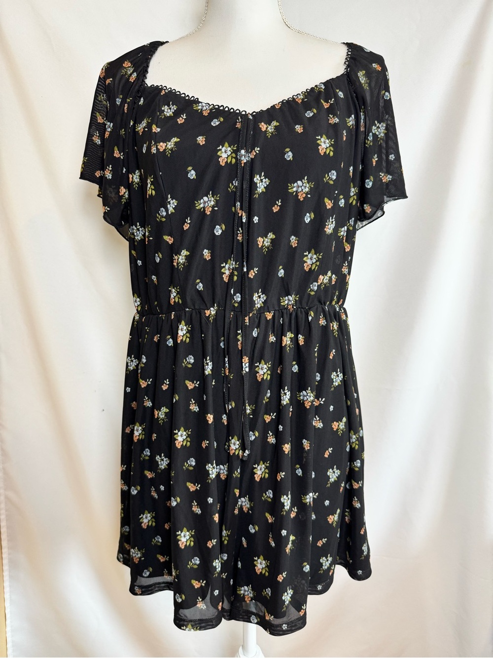 Forever 21 Black Floral Short Sleeve Romper XL